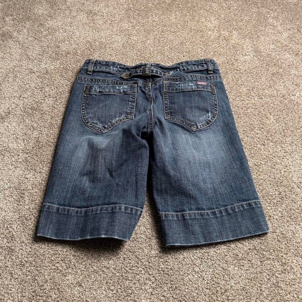 SHANK BUCKLE BACK LOW RISE DENIM SHORTS
